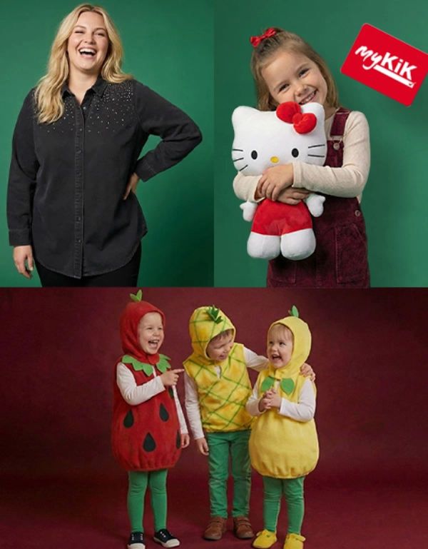 Kobieta w czarnej koszulce trzyma pluszową Hello Kitty, a troje dzieci w kostiumach owoców pozuje na czerwonym tle.