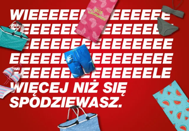 Kolorowe ubrania na odważnym czerwonym tle, z zabawną grafiką i tekstem „SO MUCH MORE THAN YOU THINK”.