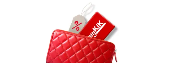 Czerwony portfel z wystającą kartą myKiK Advantage.