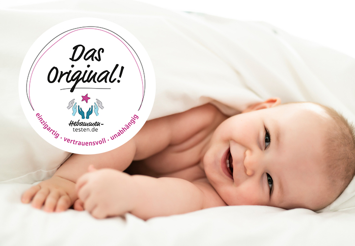 Spokojne dziecko wtulone w miękką pościel, z logo „Das Original!” wskazującym na zaufaną markę. Spokojne dziecko wtulone w miękką pościel, z logo „Das Original!” wskazującym na zaufaną markę.